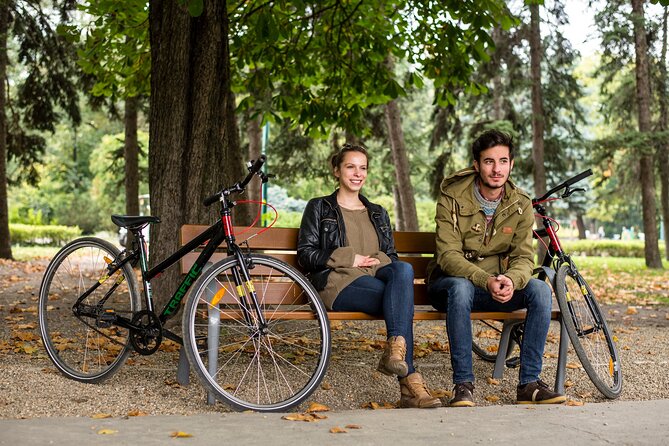 1-Day Bike Rental in Budapest - What the included lock and lights mean