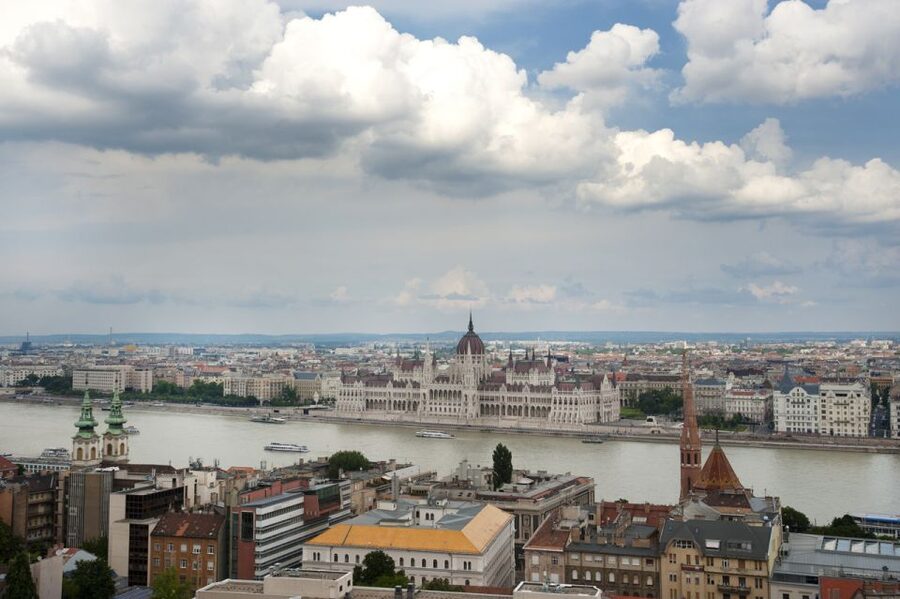 3-Hour Orientation Walking Tour of Buda and Pest - Crossing the Danube by public transport