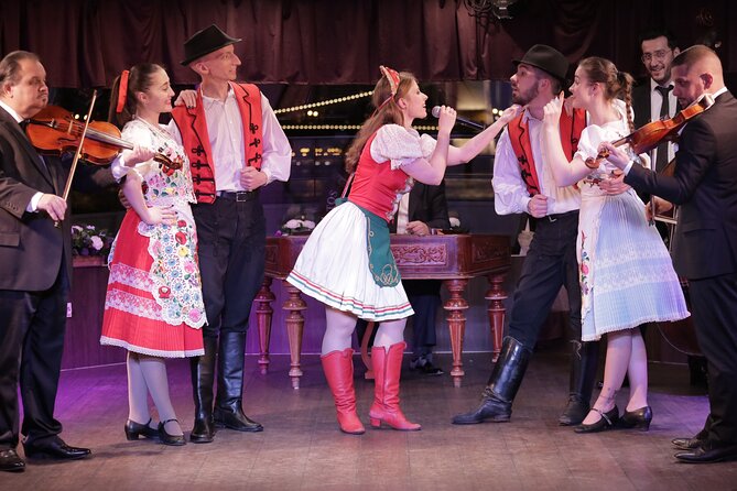4 Course Dinner Cruise with Operetta, Folk Show and Welcome Drink - Parliament from the river