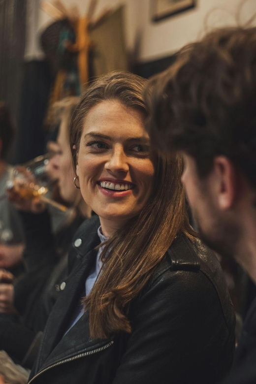 6-Tier Hungarian Wine Tasting at a Cozy Community Table - What the 90-minute tasting feels like