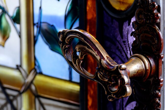 Art Nouveau Treasures of Budapest – Exclusive Private Tour - The private apartment and the Róth window