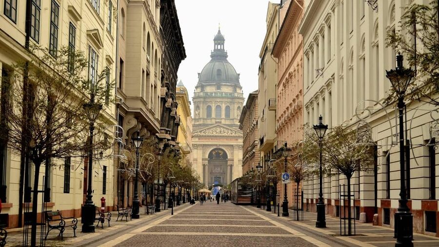 Best of Budapest: Private Walking Tour with a Local - Practical details that affect your day