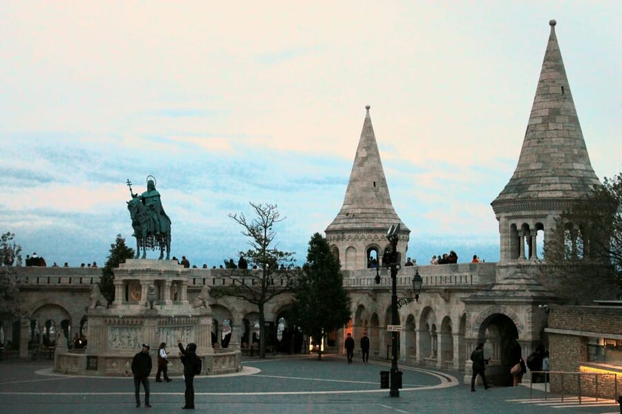 BloodThirsty Hungary: Walking tour & Dark Historical Stories - Meeting beside Saint Stephen’s statue