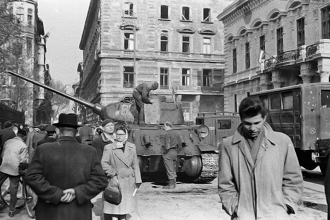 Born Under The Red Star - The History of Communism in Hungary - Private Tour - A retro bar and an important inclusion check