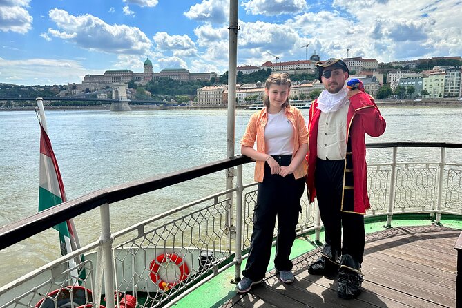 Bottomless Brunch and Cruise with Prosecco in Budapest - Check-in, seating, and pickup