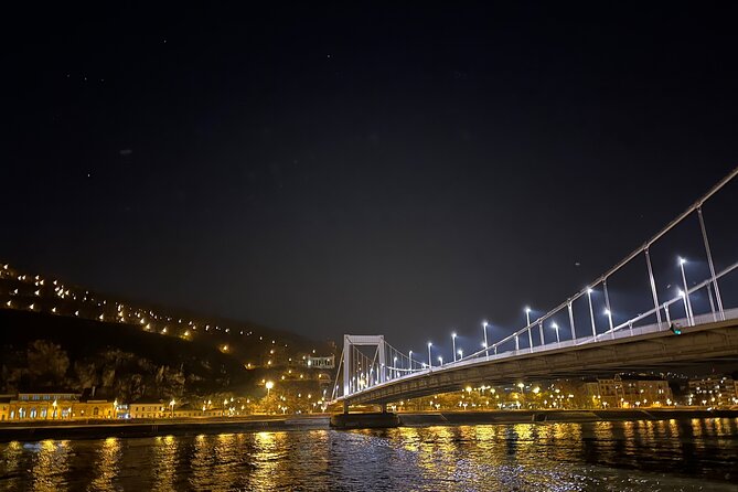Bright Lights of Budapest Night Tour with Boat Cruise and Wine - St. Stephen’s Basilica and a useful pause for questions
