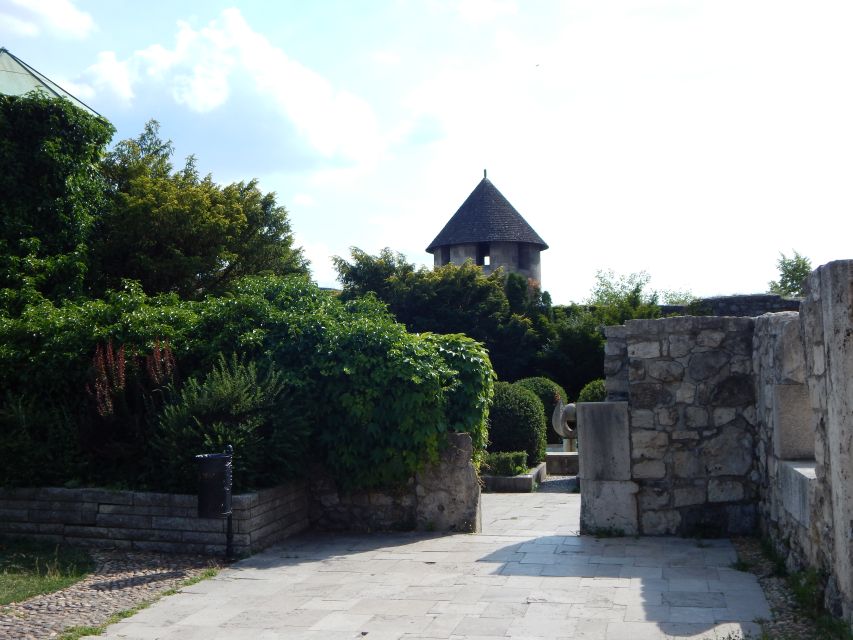 Buda Castle: Private Walking Tour - Four hours above the Danube