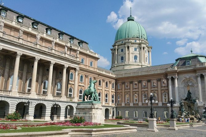Buda Castle Walking Tour: A Kingdom of Many Nations - How the guides shape the walk