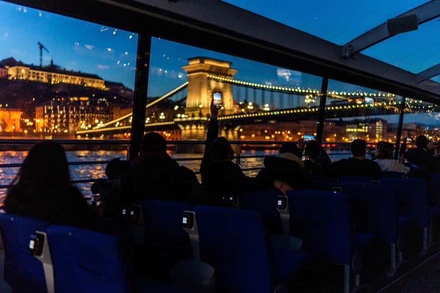 Budapest: 1-Hour Evening Sightseeing Cruise with Drink - Why Budapest looks different from the Danube