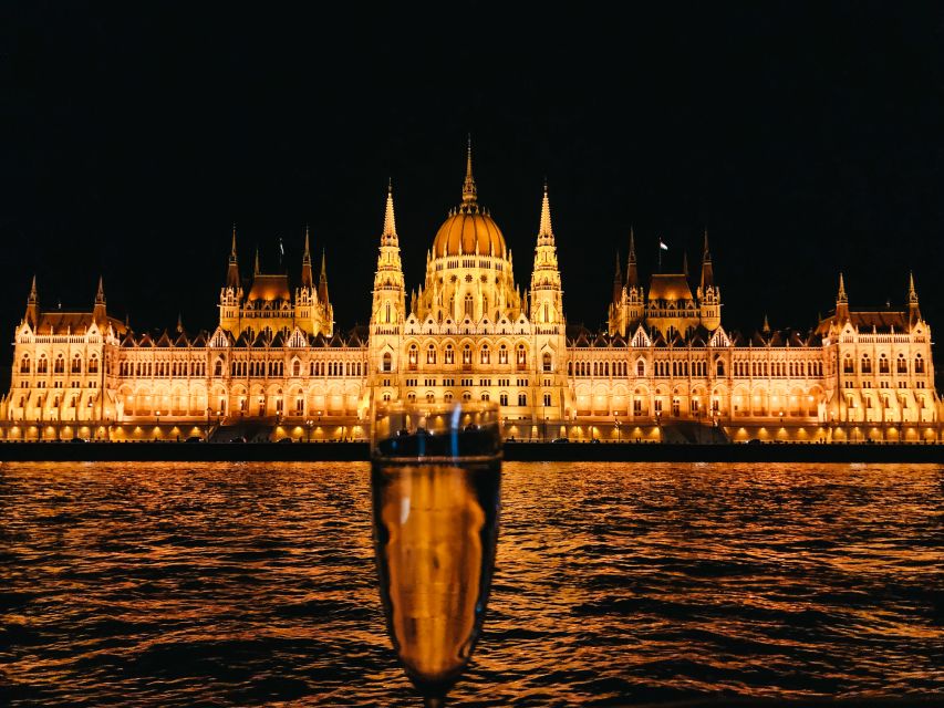 Budapest: 1-Hour Evening Sightseeing Cruise with Drink - Is $28 a fair price?