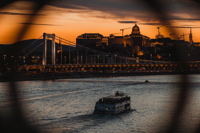 Budapest: 1-Hour Highlights Cruise with Welcome Drink - Margaret Bridge begins the river panorama