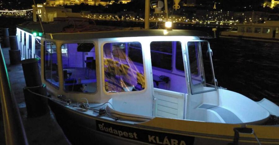 Budapest: 1-Hour Private Boat Cruise - Daytime or evening departure?