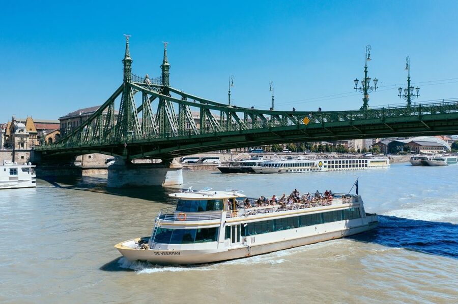 Budapest: 1-hour Sightseeing Danube River Cruise - Parliament and the Castle District from the water