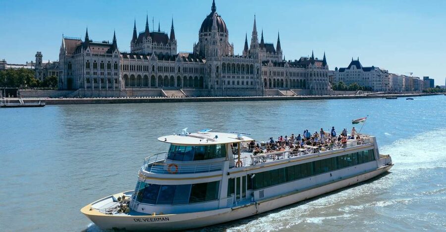 Budapest: 1-hour Sightseeing Danube River Cruise - Gellért Hill and the southern stretch