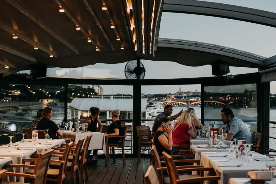 Budapest: 2-Course Dinner for 2 on a Boat Restaurant - What the Dinner Actually Includes