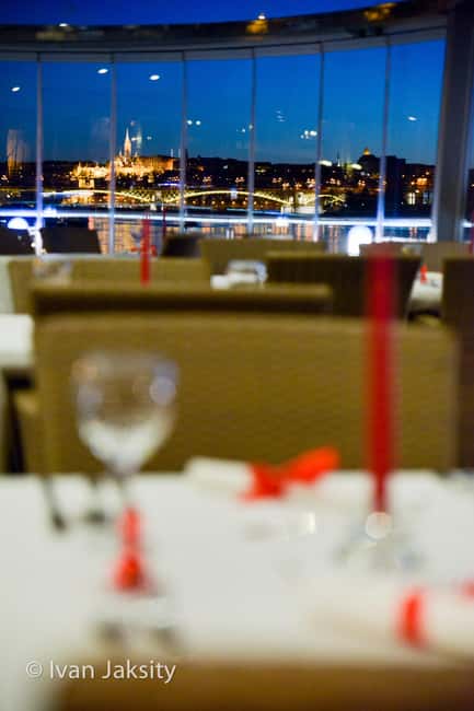 Budapest: 2-Course Dinner for 2 on a Boat Restaurant - Budapest Views Without a Moving Cruise