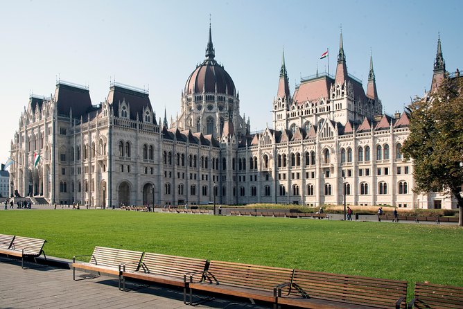 Budapest 3-Hour City Tour - The major Catholic church and central Pest