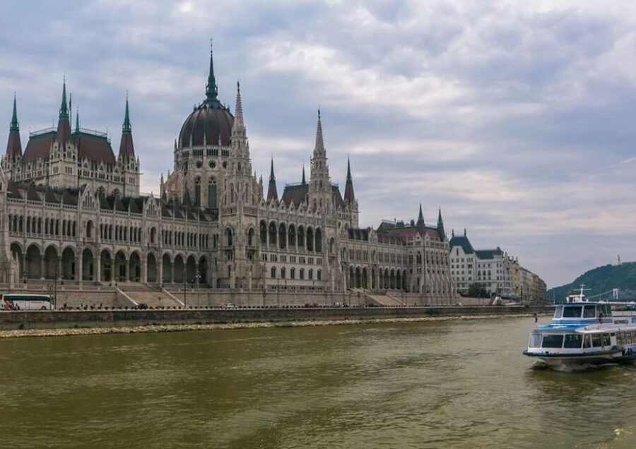 Budapest: 3-hour City Tour with Castle Walk + 1-hour Cruise - The one-hour Danube cruise