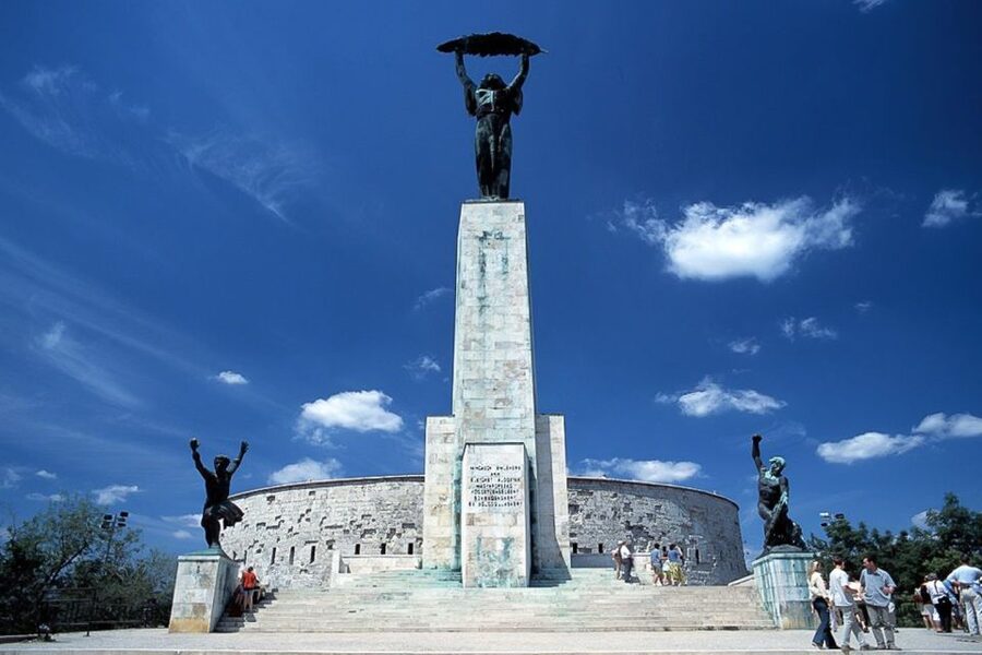 Budapest: 3-Hour Grand City Tour and Castle Walk - Who should take this tour?