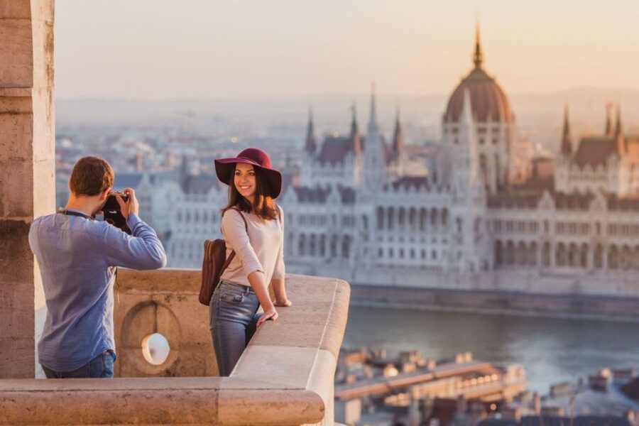Budapest: 3-Hour Grand City Tour and Castle Walk - Crossing the Danube into the Buda Castle District