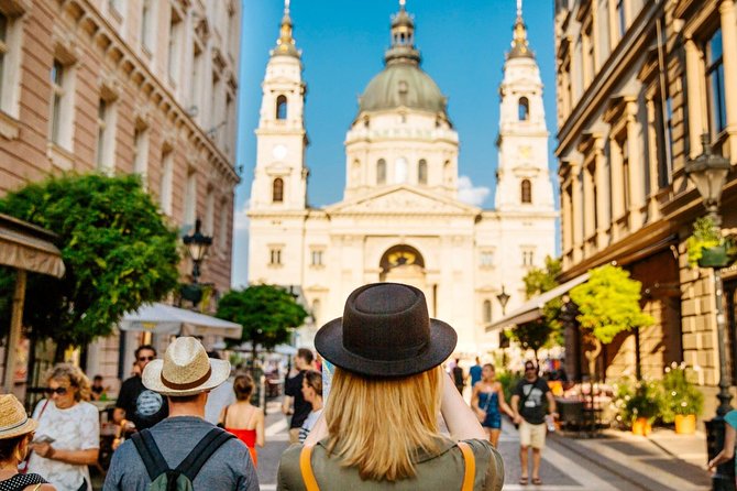 Budapest: 3-Hour Live-guided Bus Tour and 1-hour River Cruise - Why the live guide matters