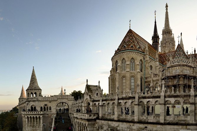 Budapest: 3-Hour Live-guided Bus Tour and 1-hour River Cruise - The Danube cruise: lovely views, uneven delivery