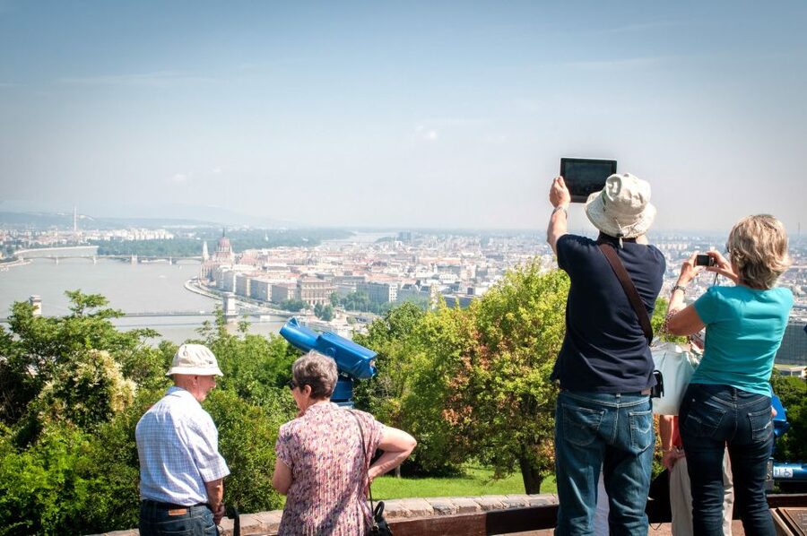 Budapest: 3-Hour Live Guided Sightseeing Tour - City Park, the great bath, and Heroes’ Square
