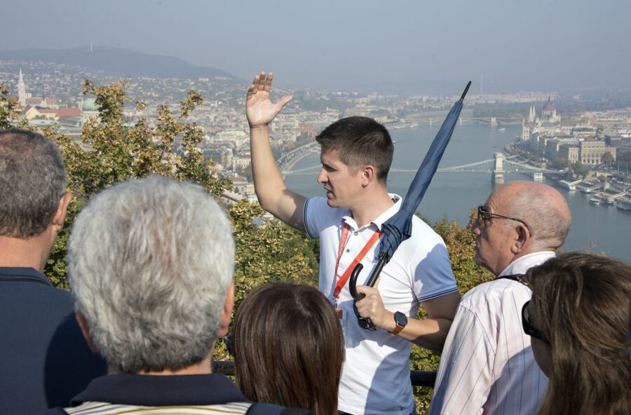 Budapest: 3-Hour Live Guided Sightseeing Tour - What the guiding adds