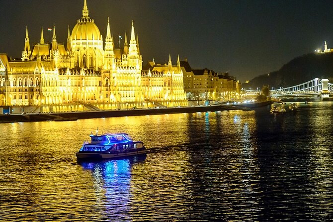 Budapest 4 course Dinner Cruise with Bar Piano and Welcome Drink - The four-course dinner: useful, but keep expectations sensible