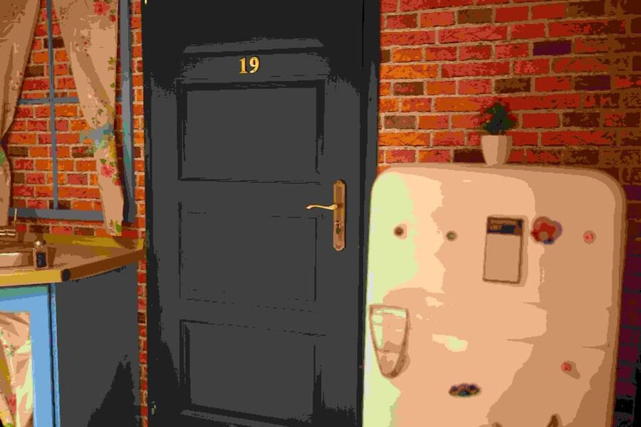 Budapest: 90s Sitcom Escape Room Adventure with Drinks - Who should book this Budapest activity?