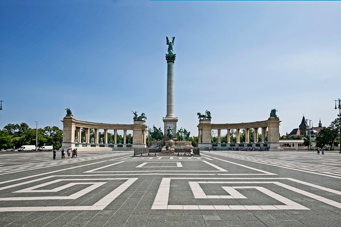 Budapest All in One Small Group Walking Tour with Strudel Stop - St. Stephen’s Basilica and the downtown pause