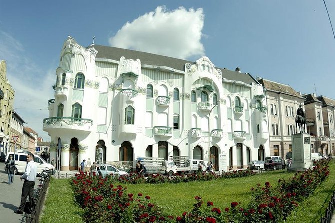 Budapest Art Nouveau Walking Tour - Hungarian State Treasury and the role of Zsolnay porcelain