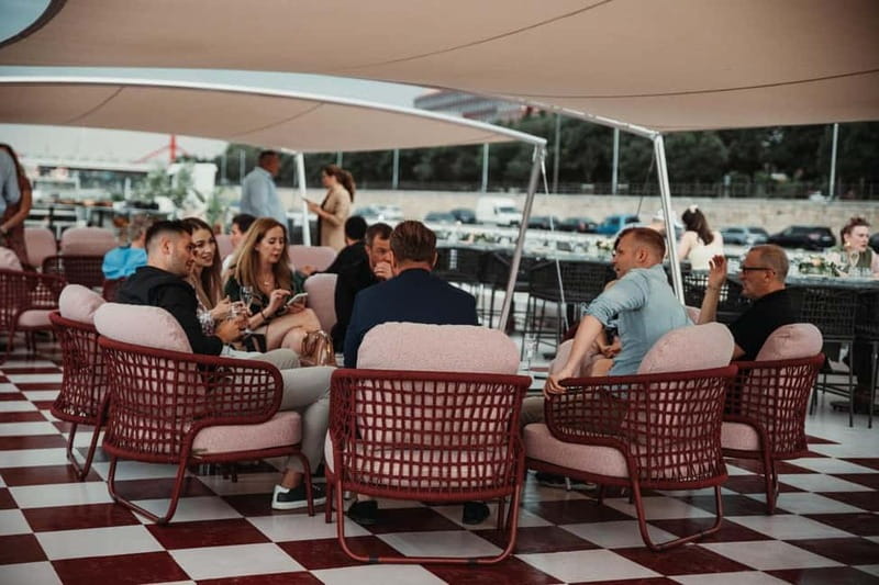 Budapest: BBQ Dinner Cruise w/ Live Music & Unlimited Drinks - A Danube route built around Budapest’s night views