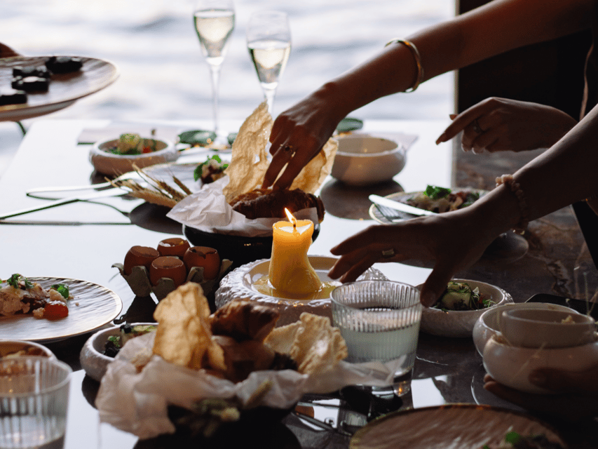 Budapest: BBQ Dinner Cruise w/ Live Music & Unlimited Drinks - Unlimited drinks and a relaxed evening rhythm