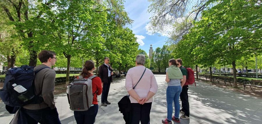 Budapest: Best of Downtown and Jewish Quarter Tour - Parliament and the formal face of Budapest