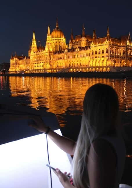 Budapest: Boat Cruise with Personal Guide and Drink - Key points to know before booking
