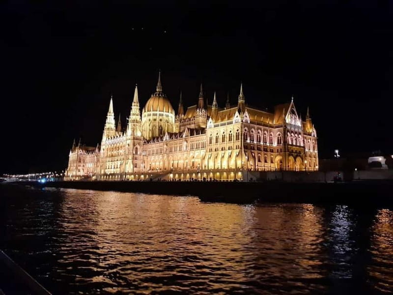 Budapest: Boat Cruise with Personal Guide and Drink - The one-hour route along the Danube