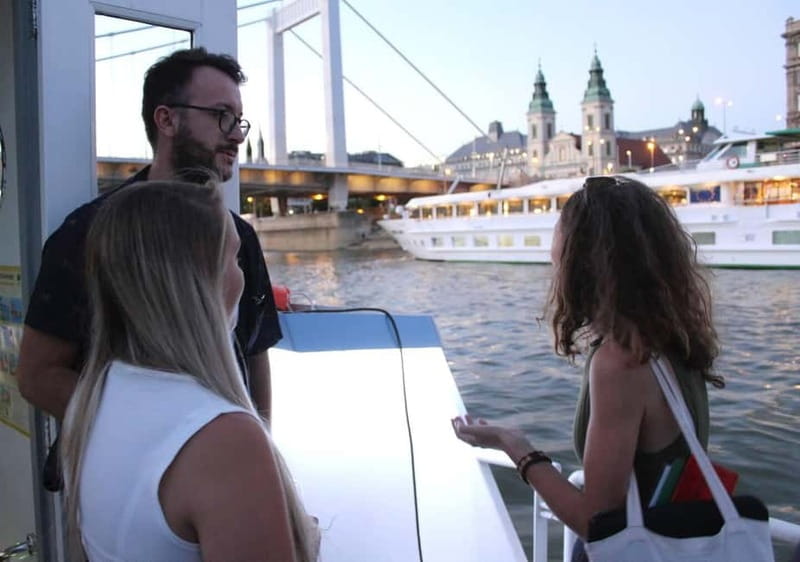Budapest: Boat Cruise with Personal Guide and Drink - What the personal guide adds