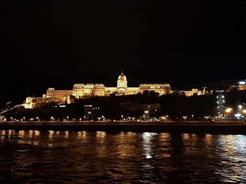 Budapest: Boat Cruise with Personal Guide and Drink - When to book this cruise