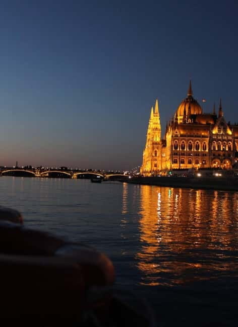 Budapest: Boat Cruise with Personal Guide and Drink - Meeting at Dock 42 without a stressful start