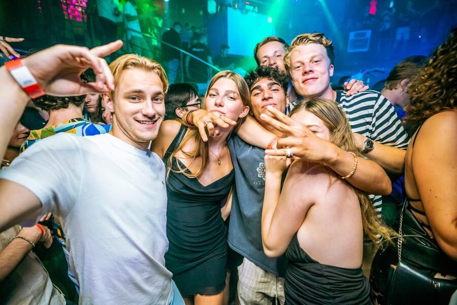 Budapest: Boat Party with option of Unlimited Drinks - Should you book the Budapest boat party?