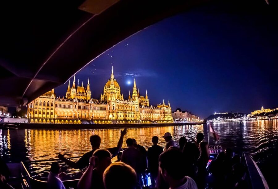 Budapest: Boat Party with option of Unlimited Drinks - Who will enjoy this night most?