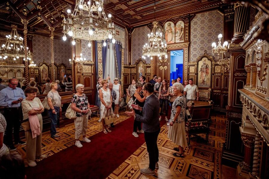 Budapest: Buda Castle Walk with Saint Stephen's Hall - Practical tips for a smoother visit