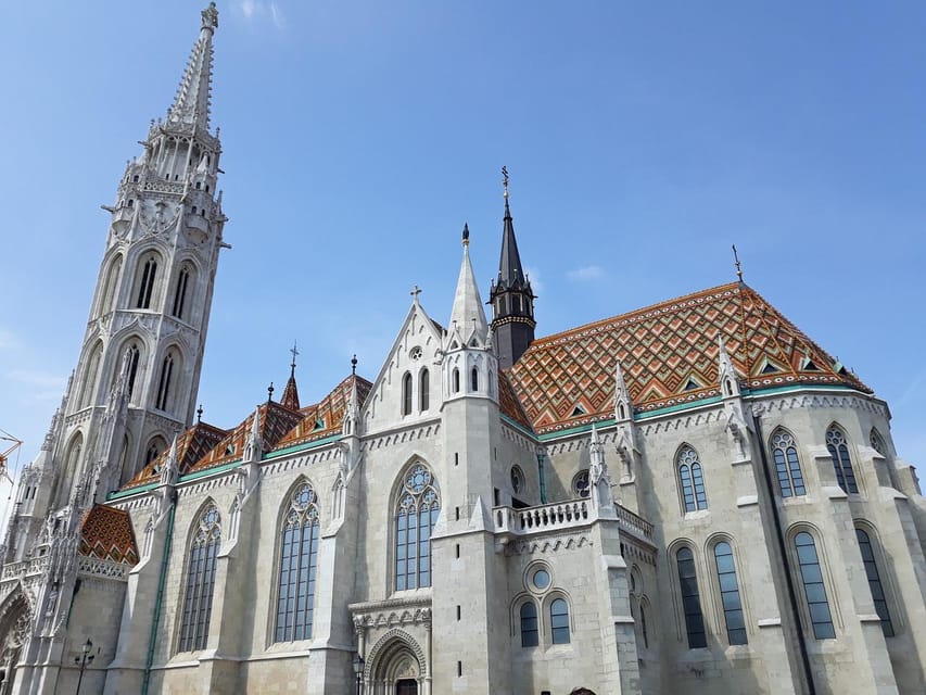 Budapest: Buda Castle Walking Tour & Folk Music Performance - Key points at a glance