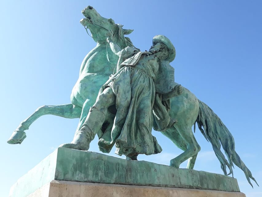 Budapest: Buda Castle Walking Tour & Folk Music Performance - Tárnok Street and centuries of building styles