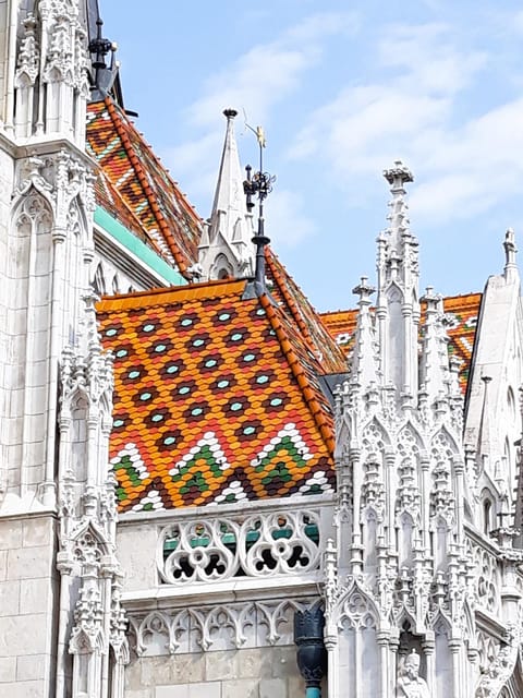 Budapest: Buda Castle Walking Tour & Folk Music Performance - The palace area, royal memories, and city views