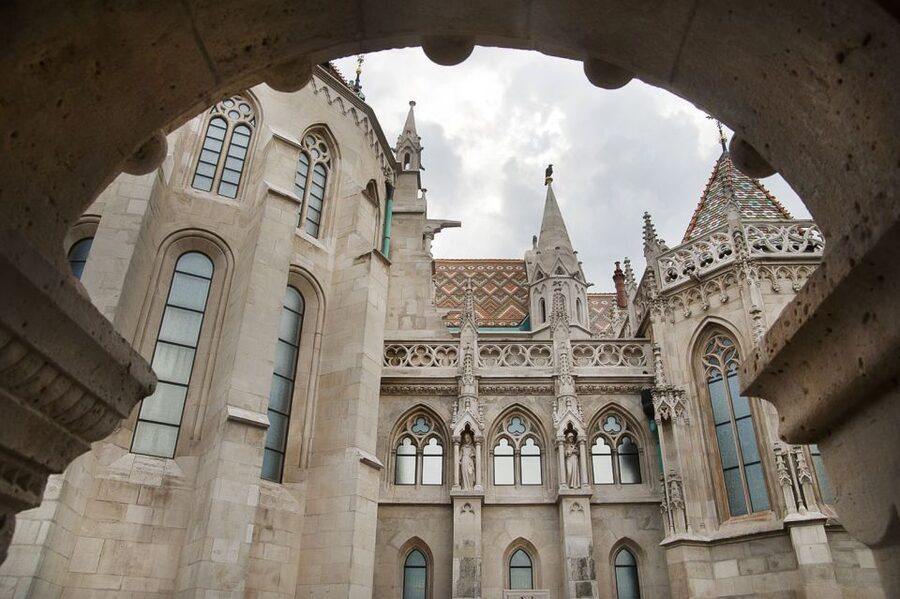 Budapest: Buda Castle Walking Tour in German - Key points at a glance