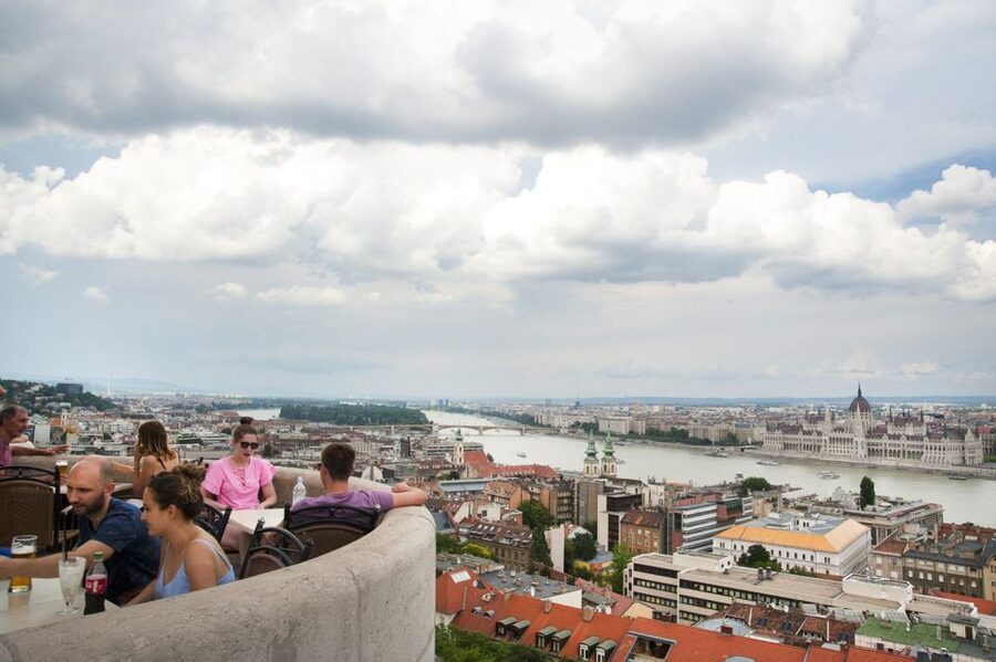 Budapest: Buda Castle Walking Tour in German - The President’s Palace and Royal Palace courtyards
