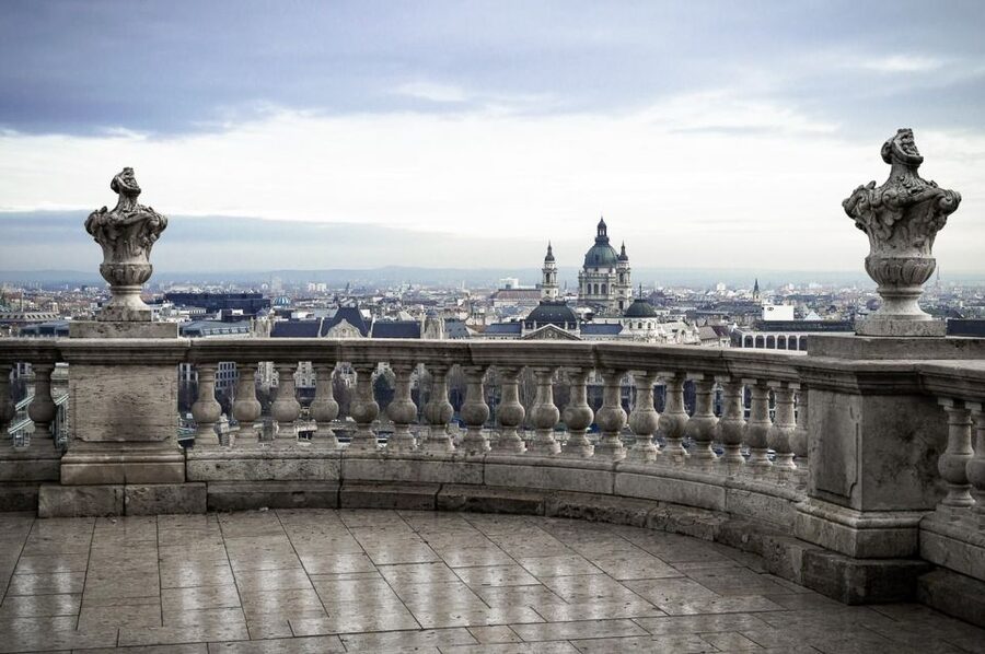Budapest: Buda Castle Walking Tour in German - Matthias Church and the opening view