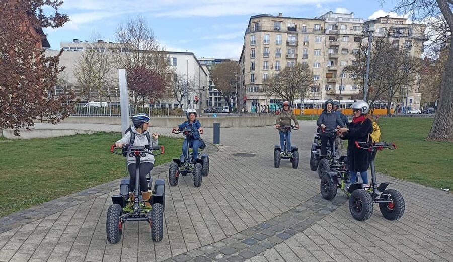 Budapest: Buda Highlights Guided Tour on Electric EZRaider - Family appeal, from toddlers to teenagers